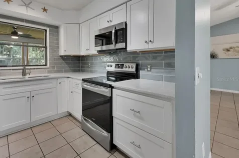 235 W Retta Street De Leon Springs FL 32130
