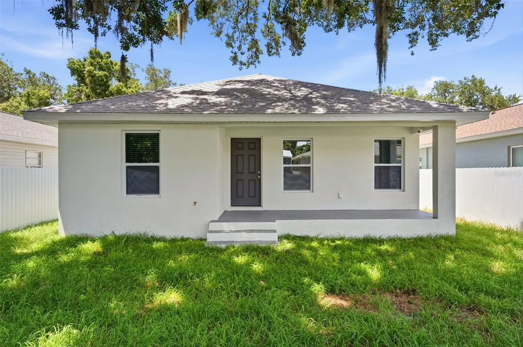 1319 E Church Street Plant City FL 33563