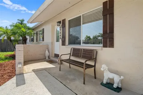 6944 Buhrley Terrace N St Petersburg FL 33709