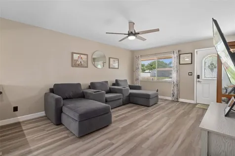 6944 Buhrley Terrace N St Petersburg FL 33709