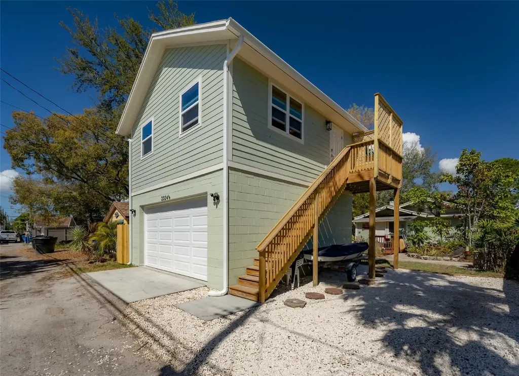 2324 1/2 Burlington Ave N St Petersburg FL 33713