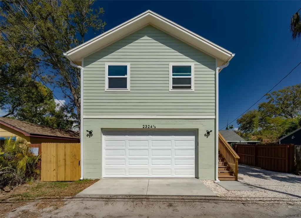 2324 1/2 Burlington Ave N St Petersburg FL 33713