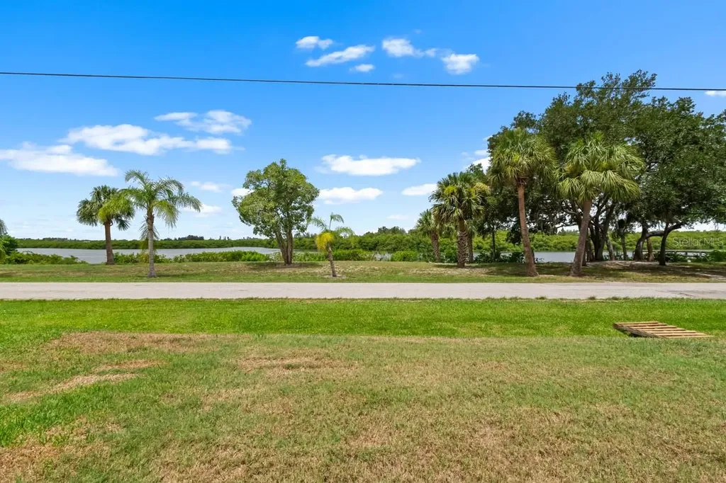 809 Timeless Moss Drive Ruskin FL 33570