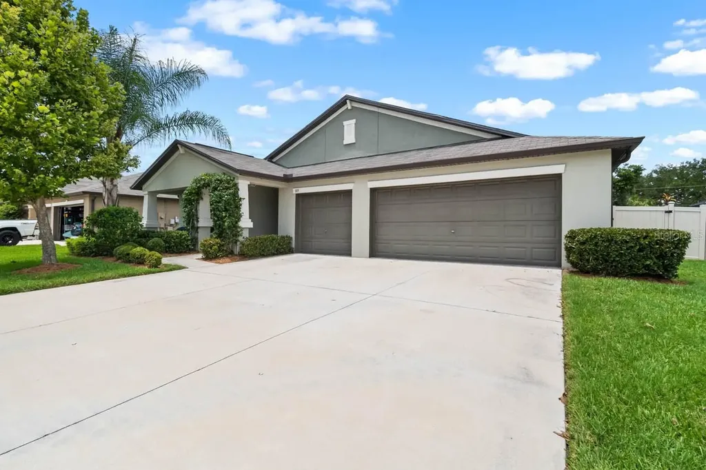 809 Timeless Moss Drive Ruskin FL 33570
