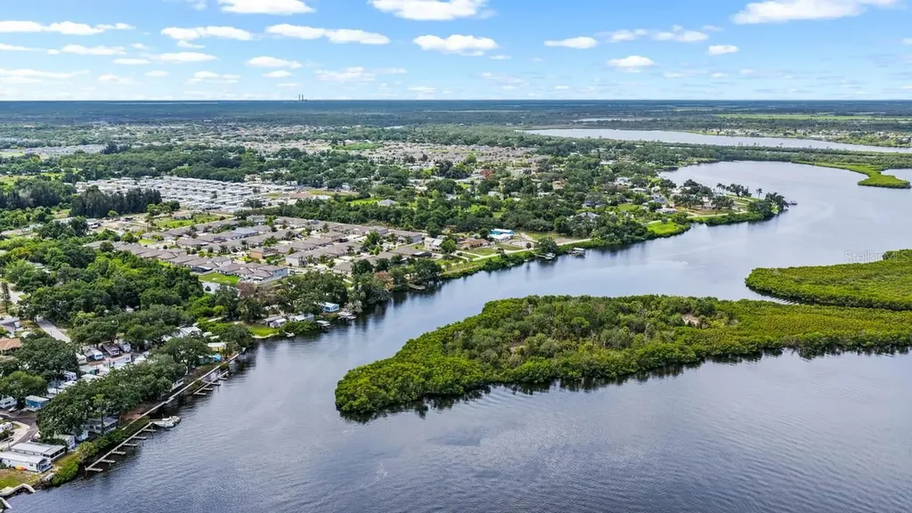 809 Timeless Moss Drive Ruskin FL 33570