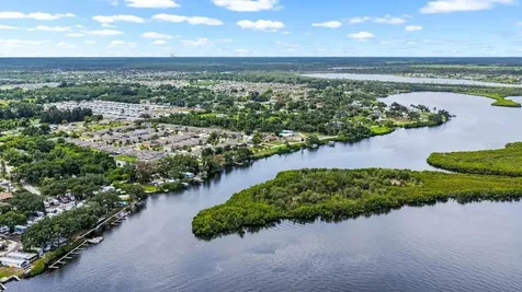 809 Timeless Moss Drive Ruskin FL 33570