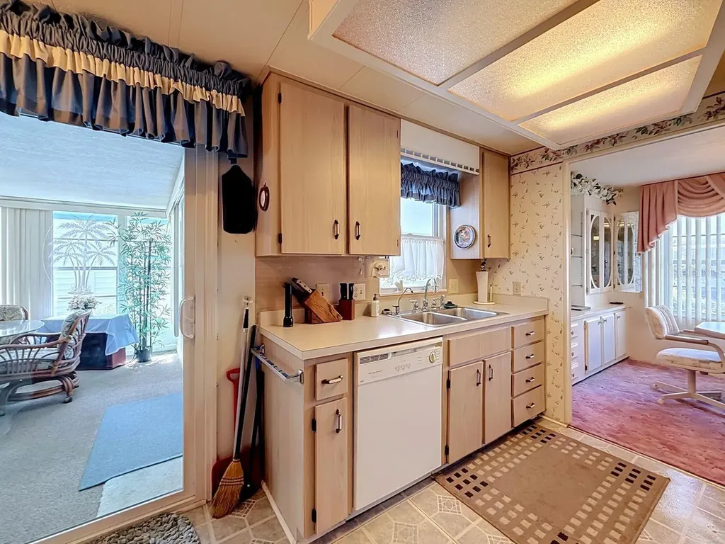 176 Sunset Drive Tavares FL 32778