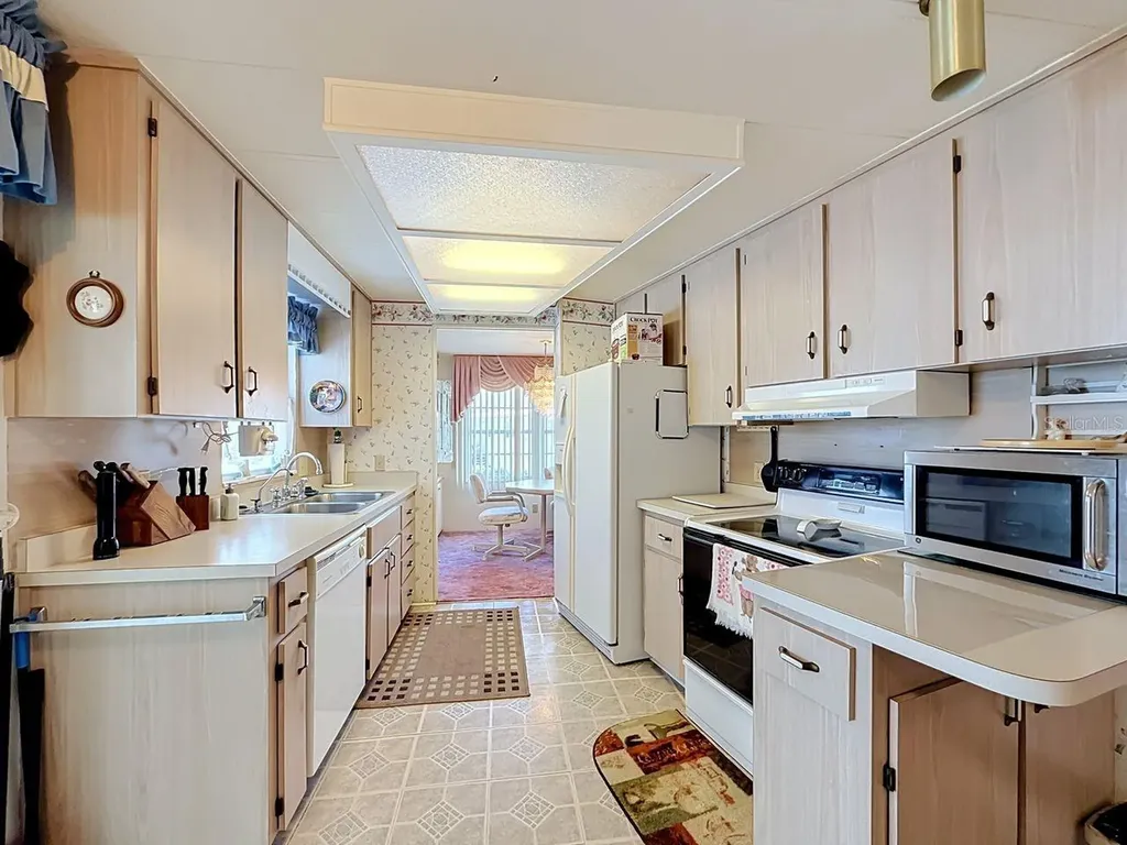 176 Sunset Drive Tavares FL 32778