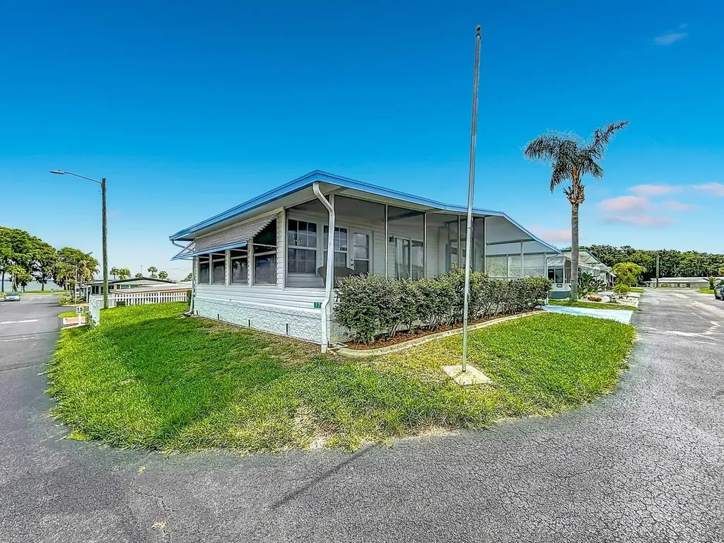 176 Sunset Drive Tavares FL 32778