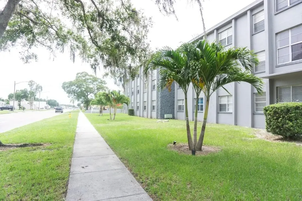 4601 22nd Avenue S St Petersburg FL 33711
