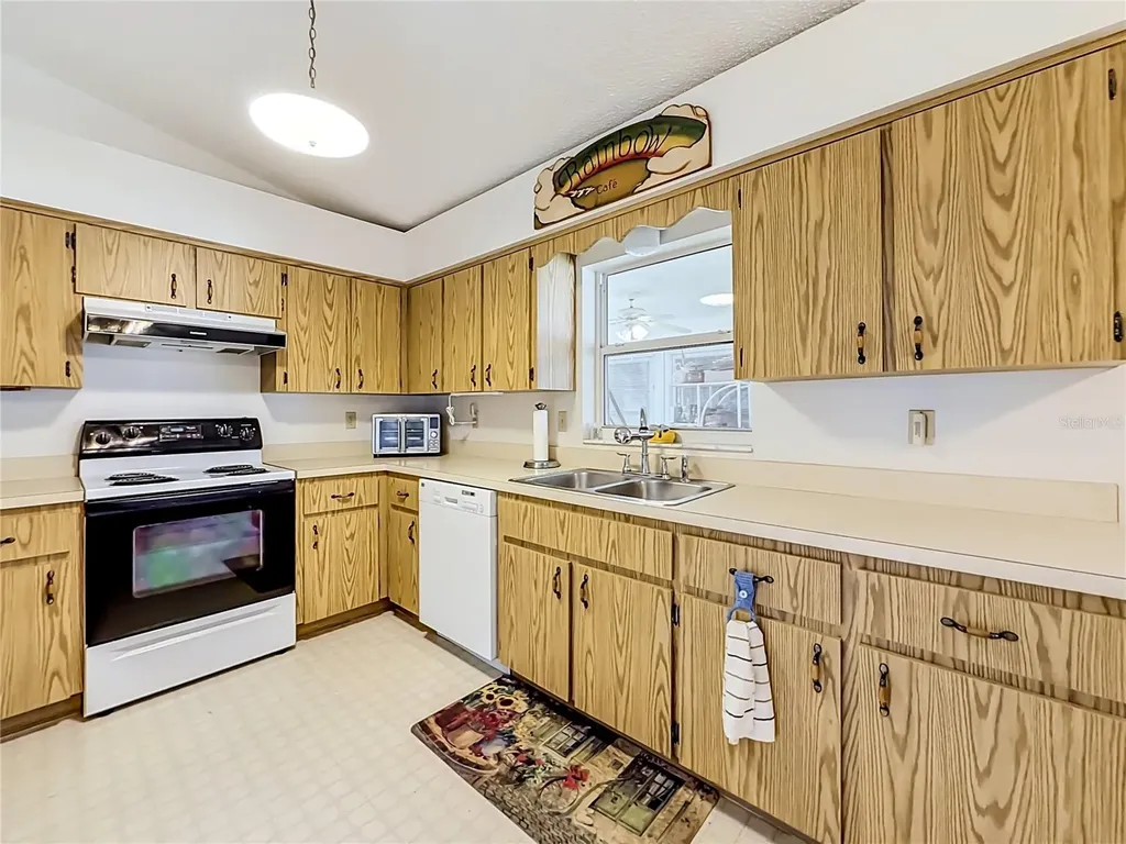 33909 Linda Lane Leesburg FL 34788