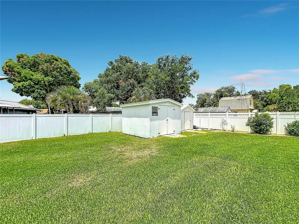 33909 Linda Lane Leesburg FL 34788