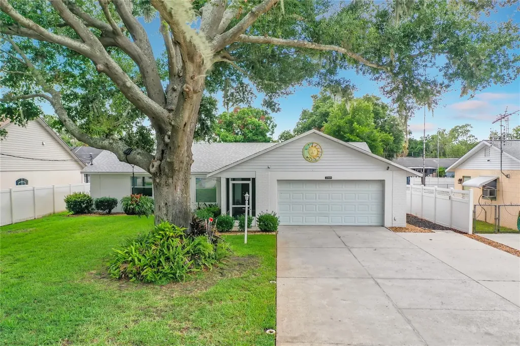 33909 Linda Lane Leesburg FL 34788