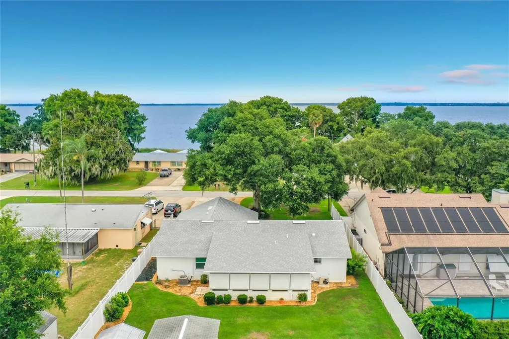 33909 Linda Lane Leesburg FL 34788