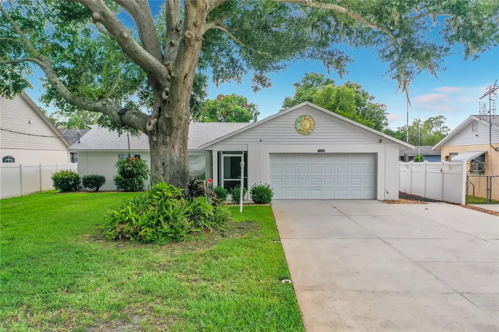 33909 Linda Lane Leesburg FL 34788
