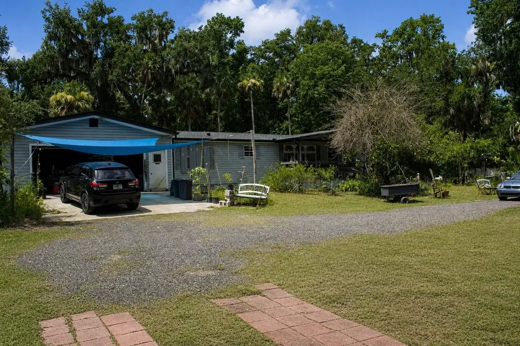 355 S Stacy Grove Rd, Road Oak Hill FL 32759