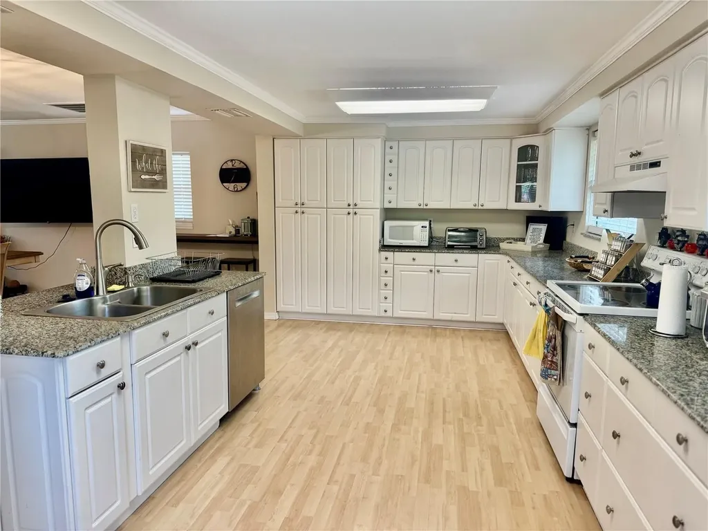 419 Kentucky Avenue Crystal Beach FL 34681