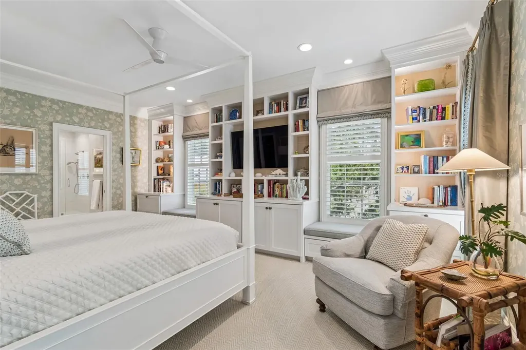 2414 W Country Club Avenue Tampa FL 33611