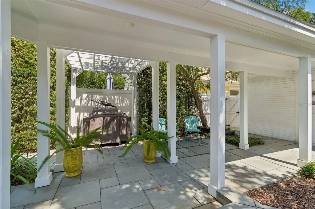 2414 W Country Club Avenue Tampa FL 33611