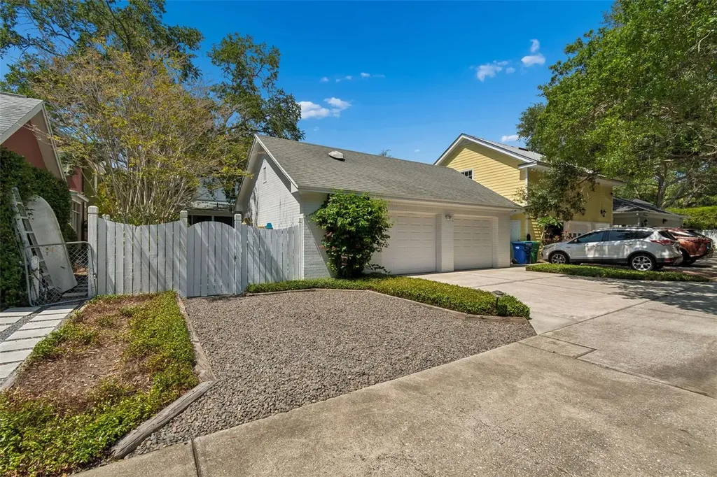 2414 W Country Club Avenue Tampa FL 33611