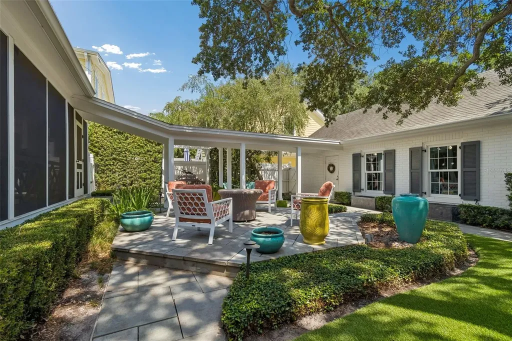 2414 W Country Club Avenue Tampa FL 33611