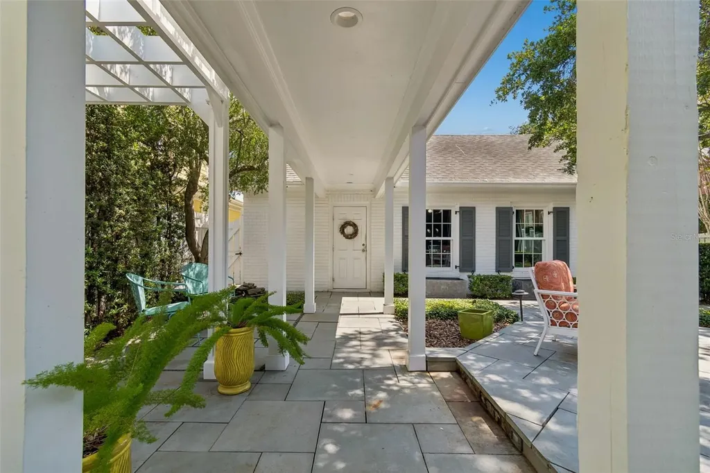 2414 W Country Club Avenue Tampa FL 33611