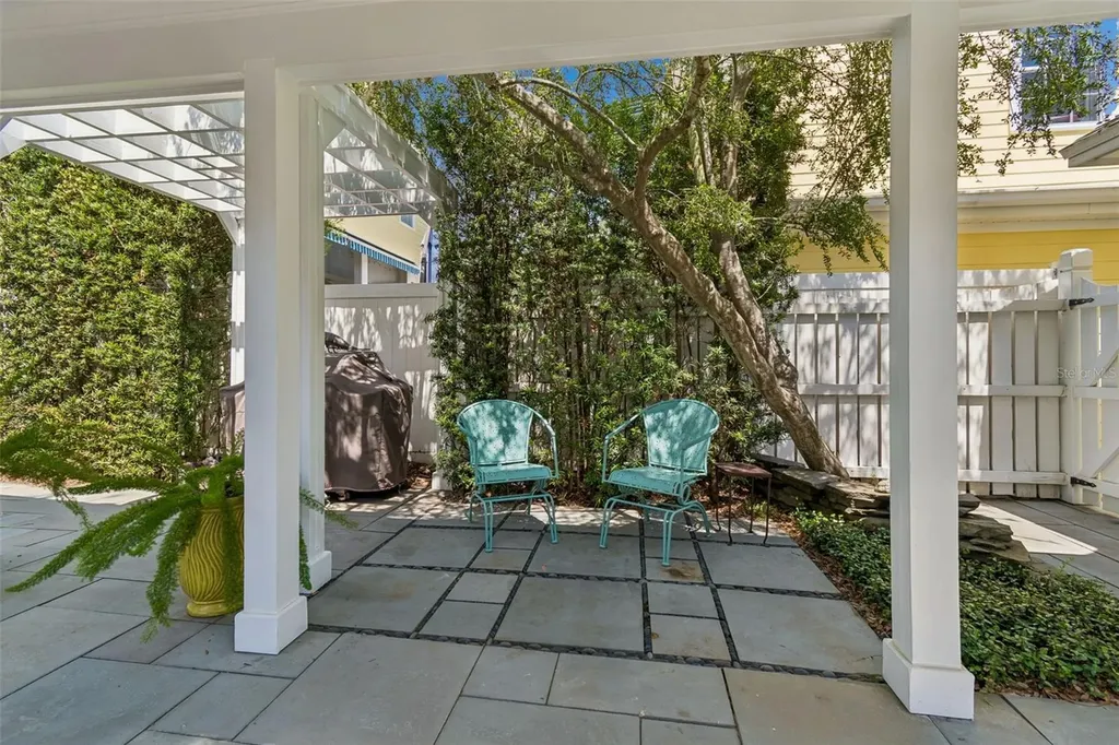 2414 W Country Club Avenue Tampa FL 33611