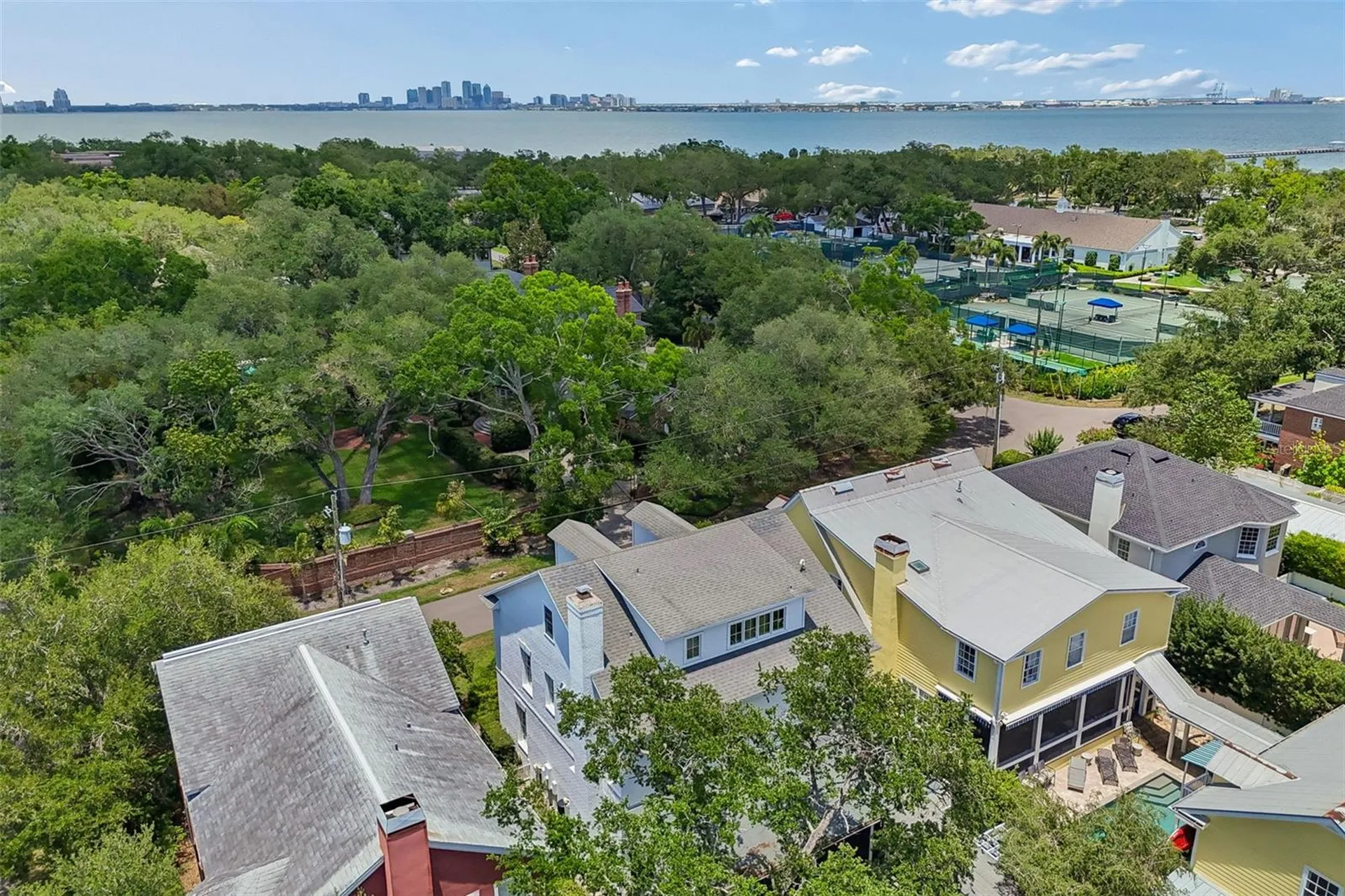 2414 W Country Club Avenue Tampa FL 33611