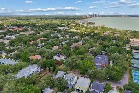 2414 W Country Club Avenue Tampa FL 33611