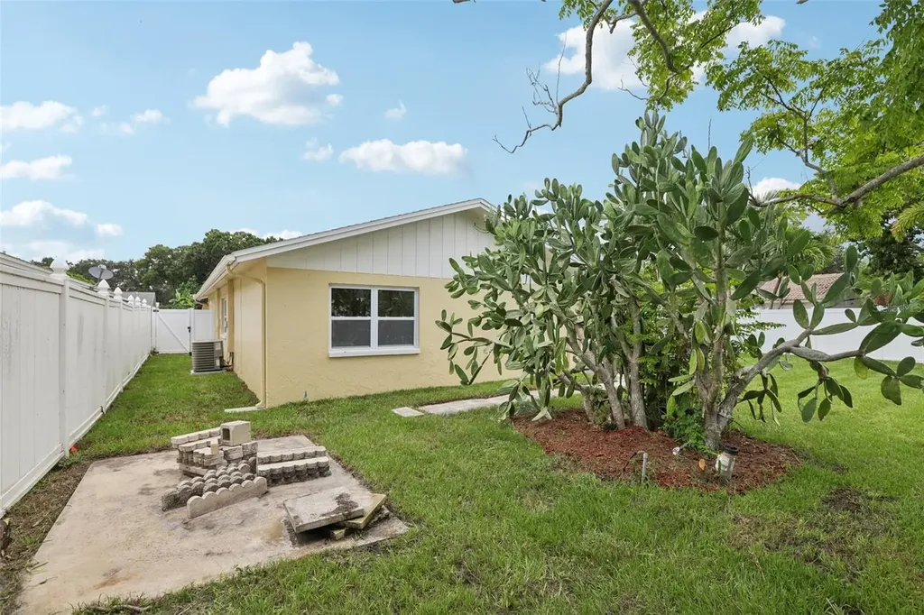 7698 Cardiff Court St Petersburg FL 33709
