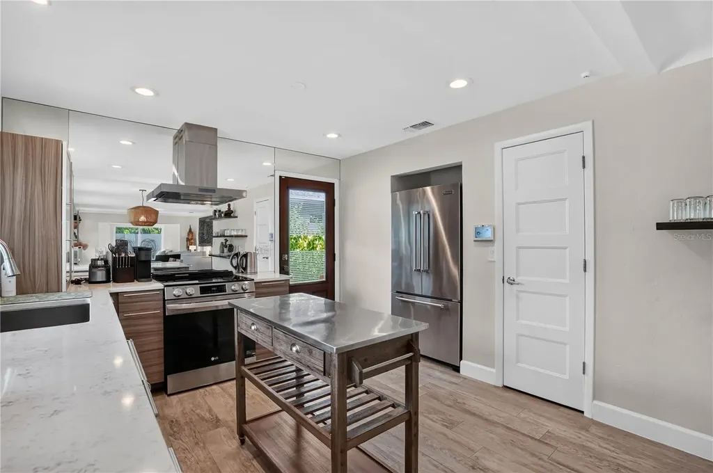 418 Sapphire Drive Sarasota FL 34234