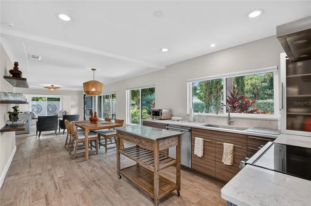 418 Sapphire Drive Sarasota FL 34234