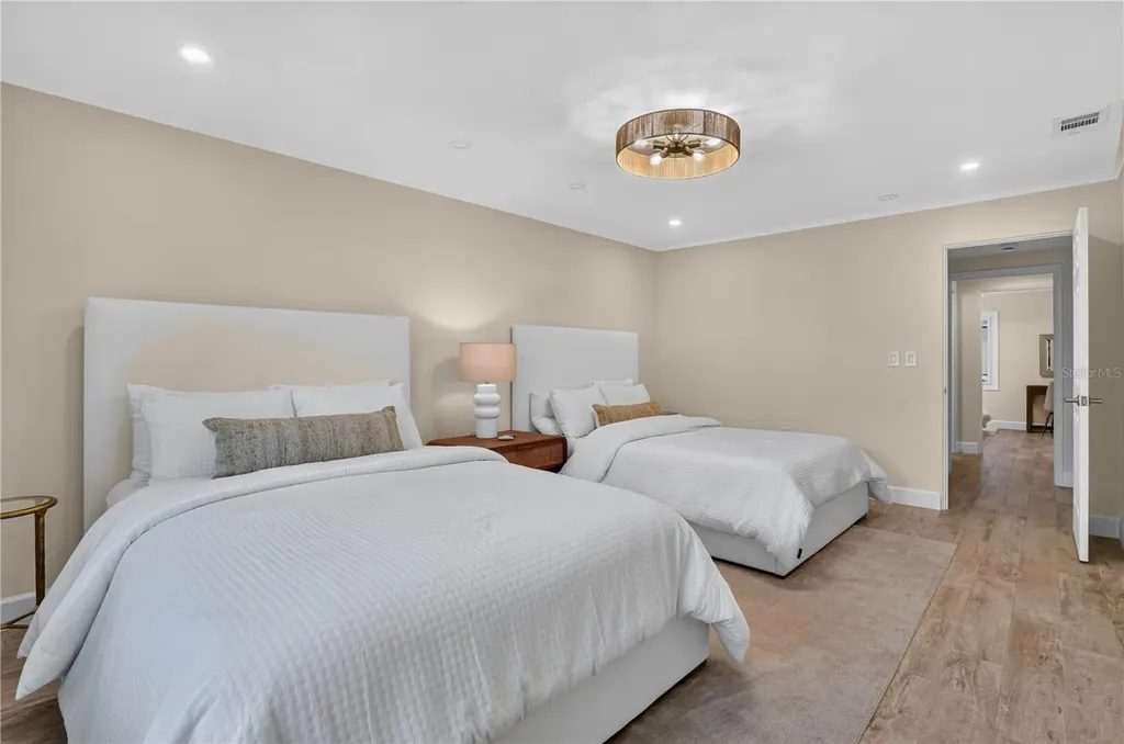 418 Sapphire Drive Sarasota FL 34234