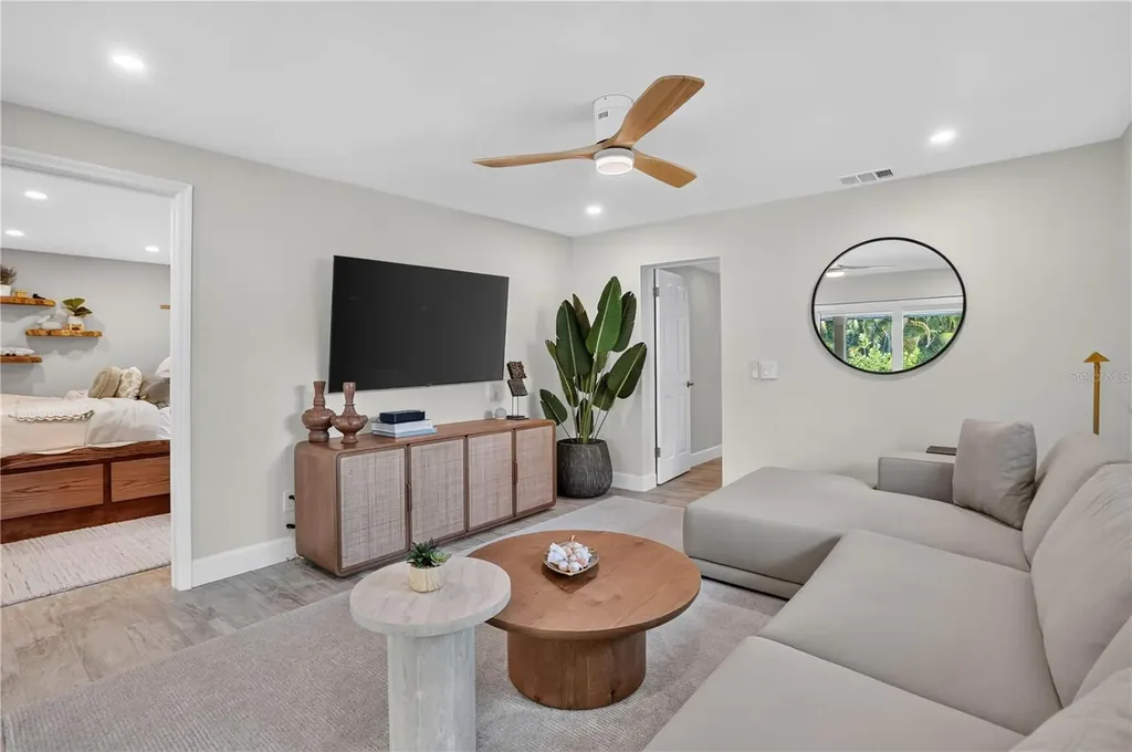 418 Sapphire Drive Sarasota FL 34234