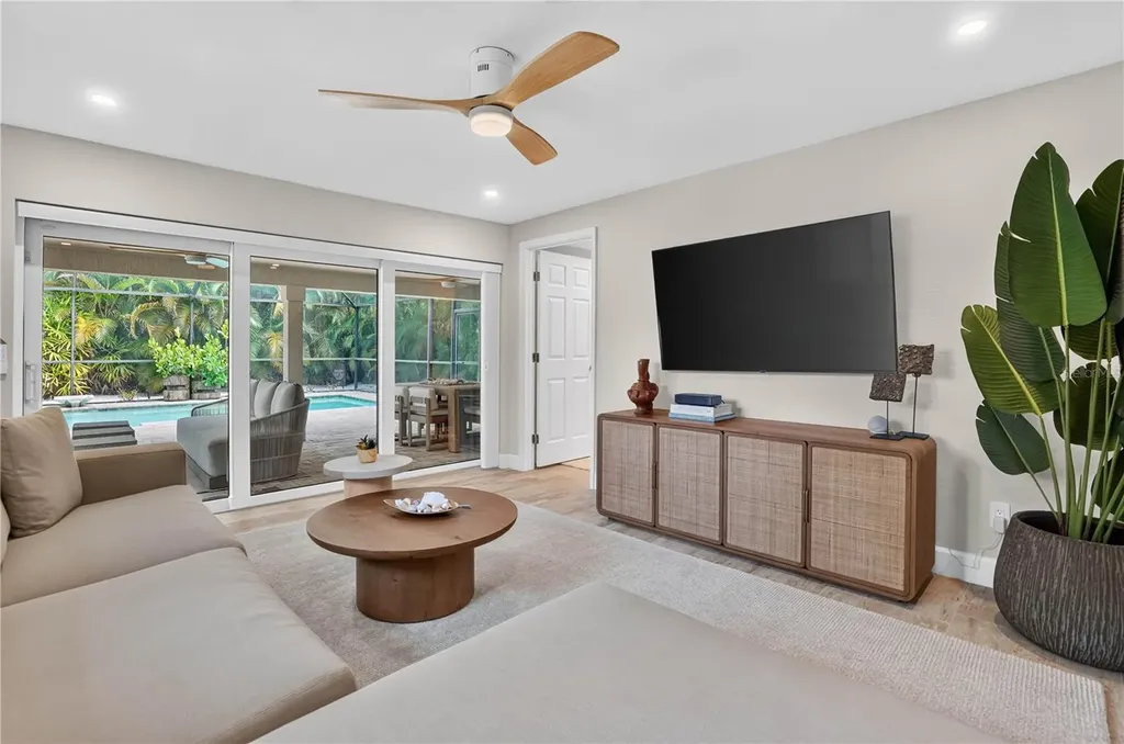 418 Sapphire Drive Sarasota FL 34234