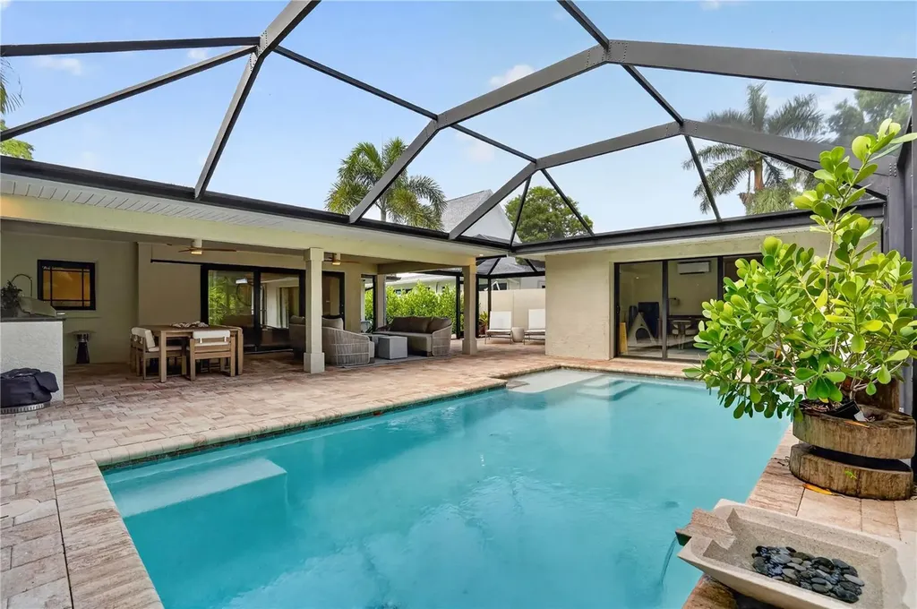 418 Sapphire Drive Sarasota FL 34234