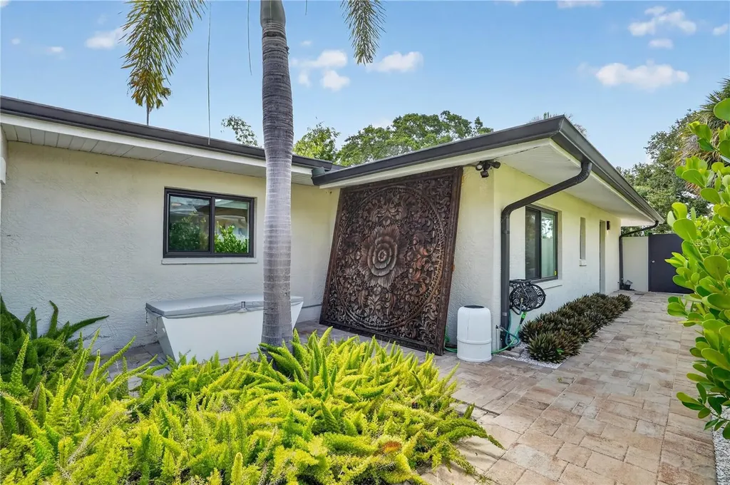 418 Sapphire Drive Sarasota FL 34234