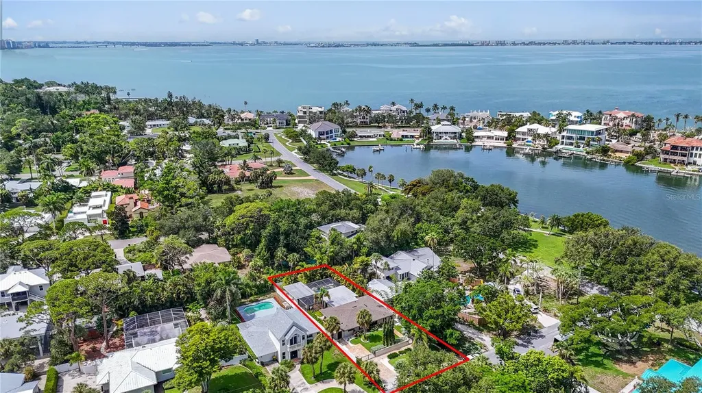 418 Sapphire Drive Sarasota FL 34234