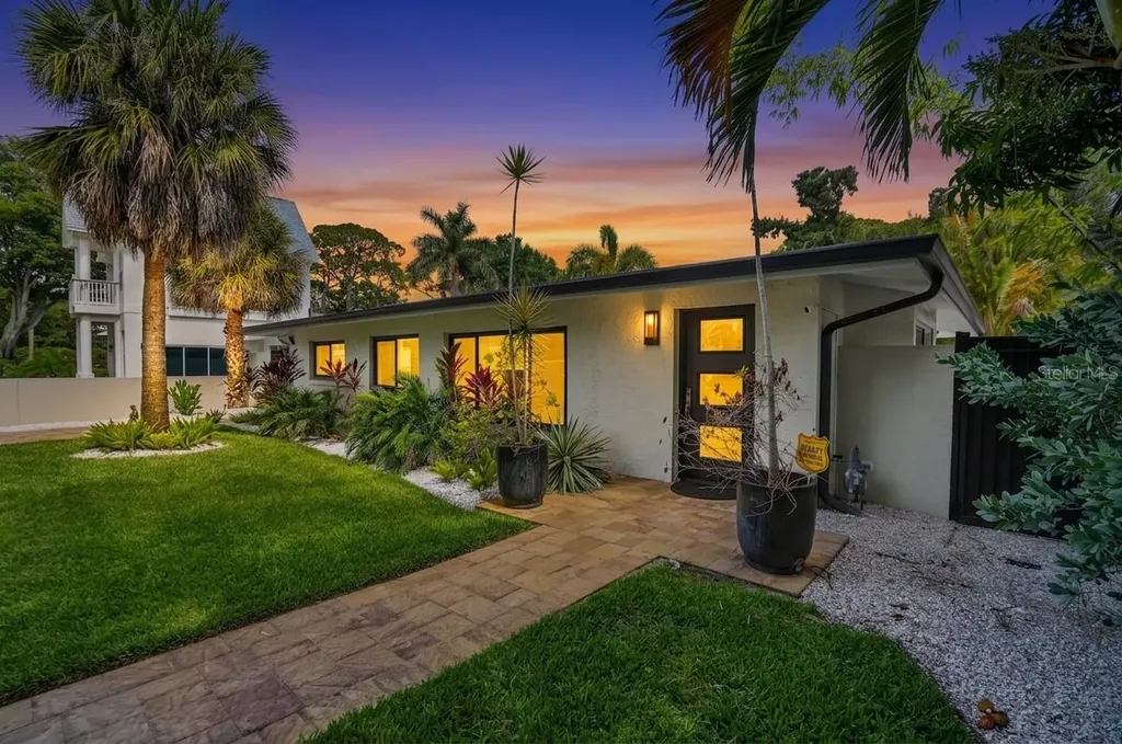 418 Sapphire Drive Sarasota FL 34234