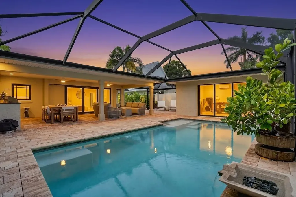 418 Sapphire Drive Sarasota FL 34234