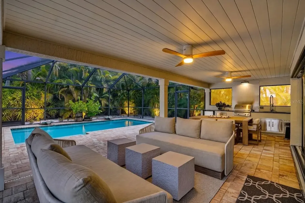 418 Sapphire Drive Sarasota FL 34234