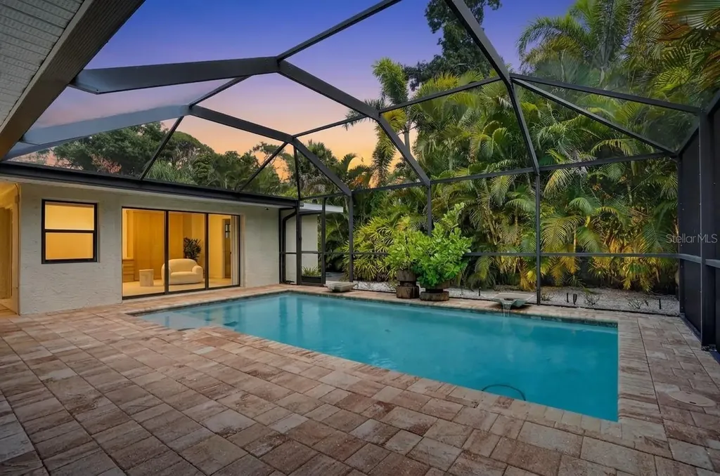 418 Sapphire Drive Sarasota FL 34234