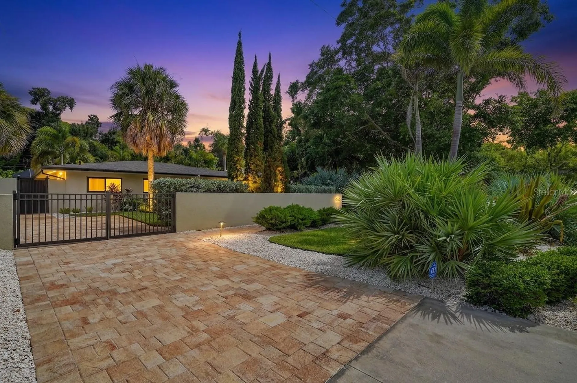 418 Sapphire Drive Sarasota FL 34234