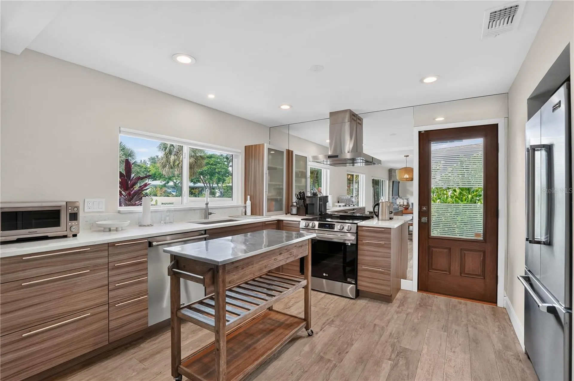 418 Sapphire Drive Sarasota FL 34234