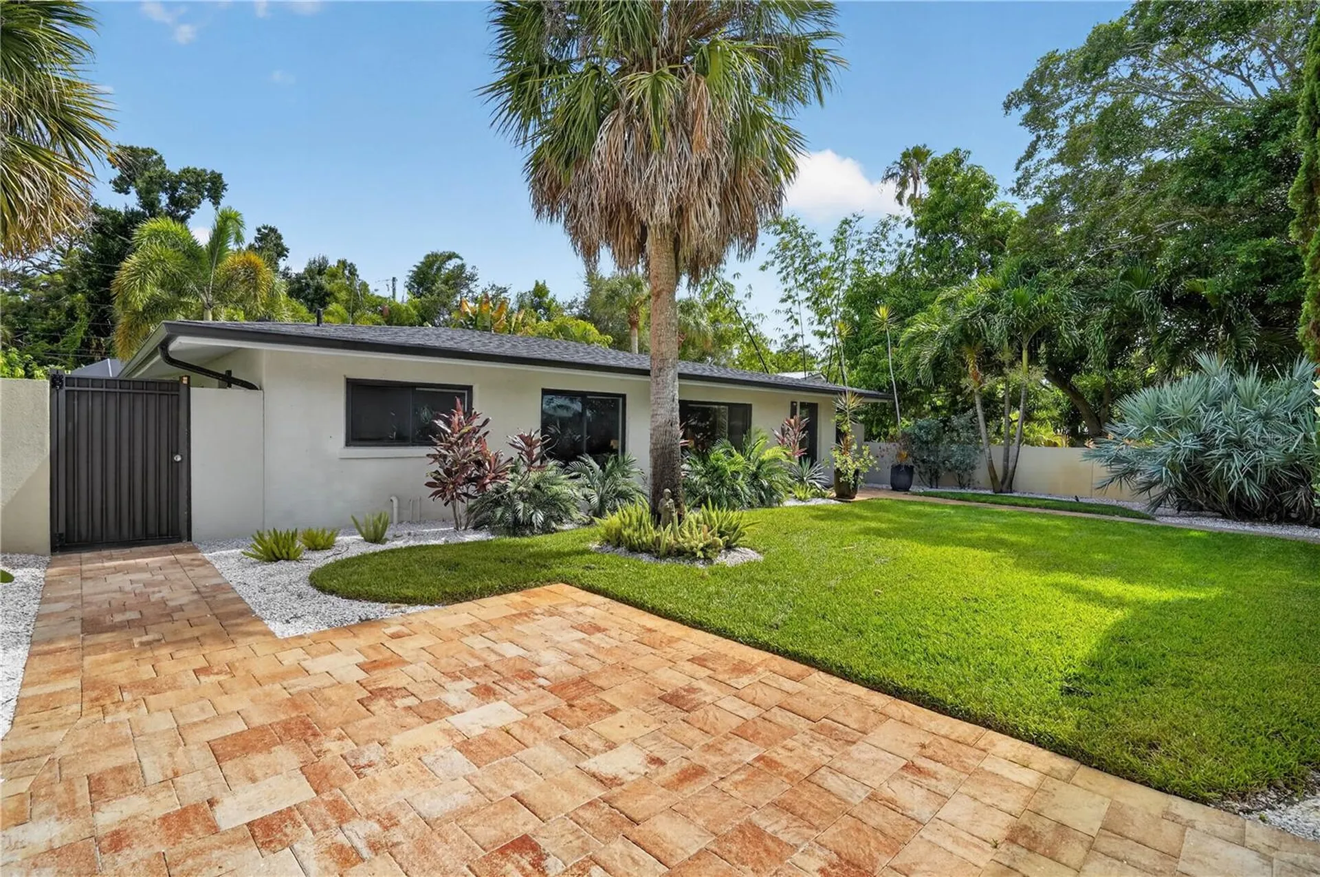 418 Sapphire Drive Sarasota FL 34234