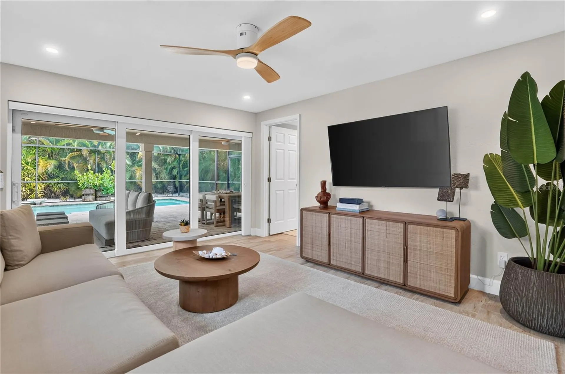 418 Sapphire Drive Sarasota FL 34234
