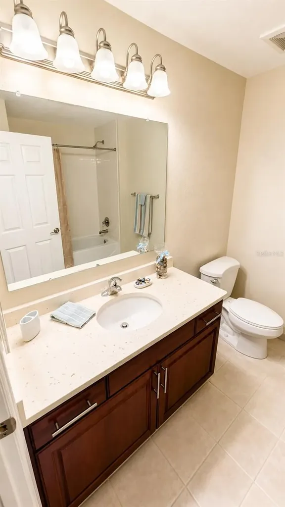 1064 N Tamiami Trail Sarasota FL 34236
