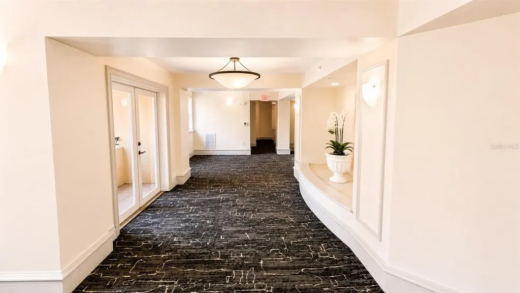 1064 N Tamiami Trail Sarasota FL 34236