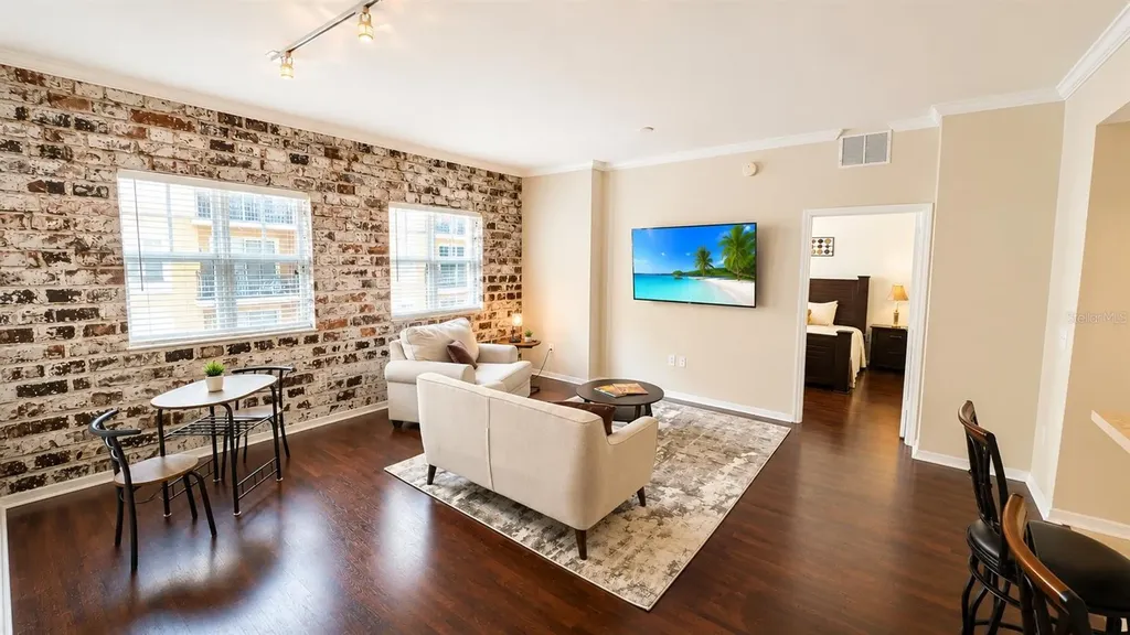 1064 N Tamiami Trail Sarasota FL 34236
