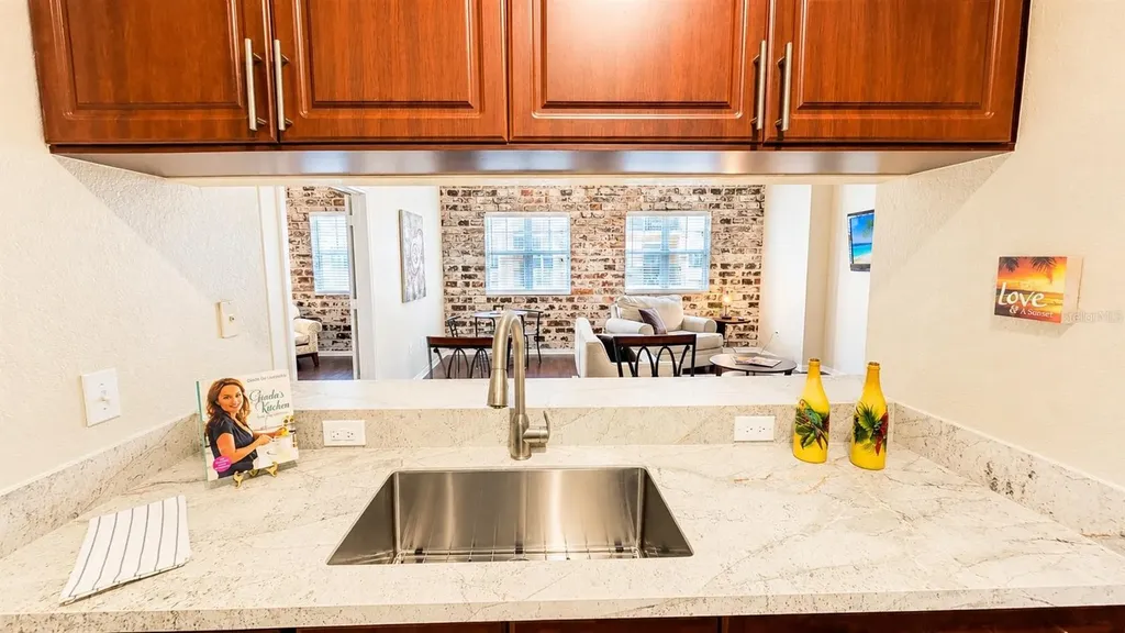 1064 N Tamiami Trail Sarasota FL 34236